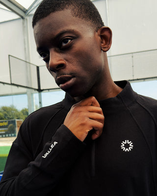 VALLEA Half Zip in Black, regular fit mid layer for cold starts